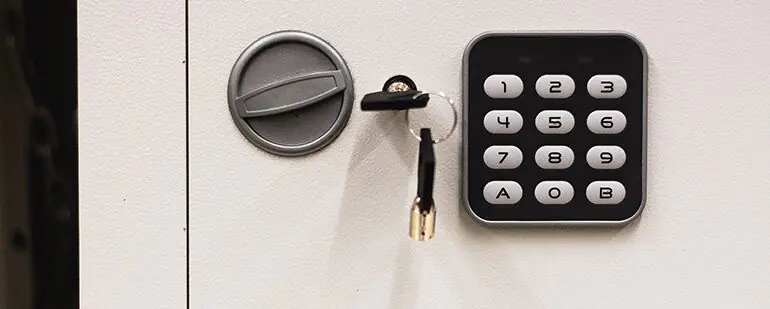 comment changer le code d'un coffre fort?