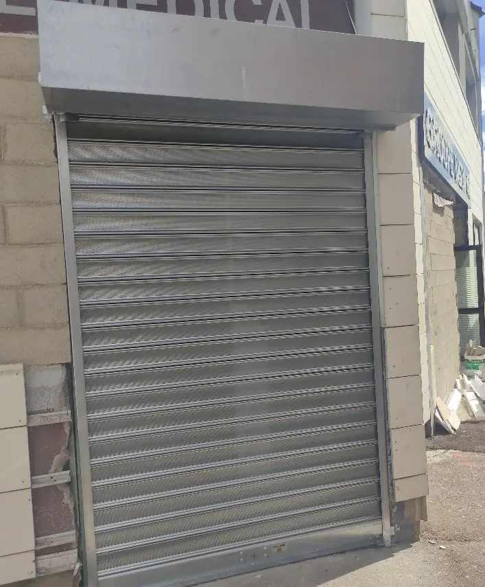 Rideau métallique manuel