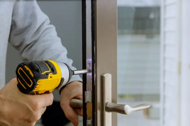 Pose d’une porte blindée