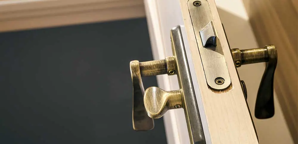 bruit porte qui grince que faire ?