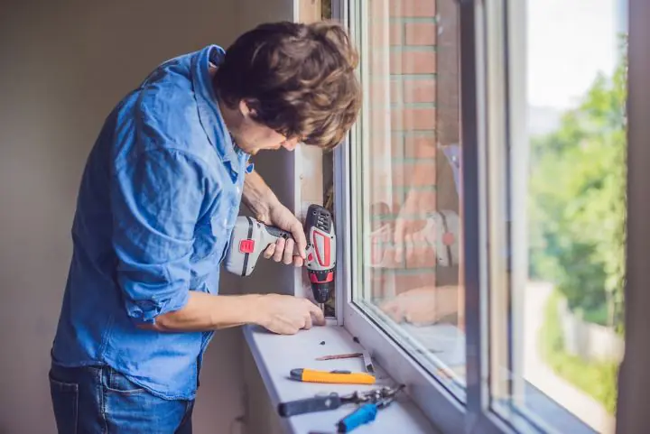 L'intervention d'un professionnel pour l'installation des fenêtres