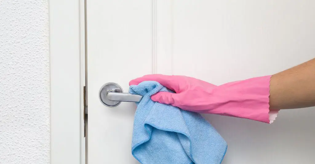 L’entretien de la porte d’entrée : à la charge du locataire