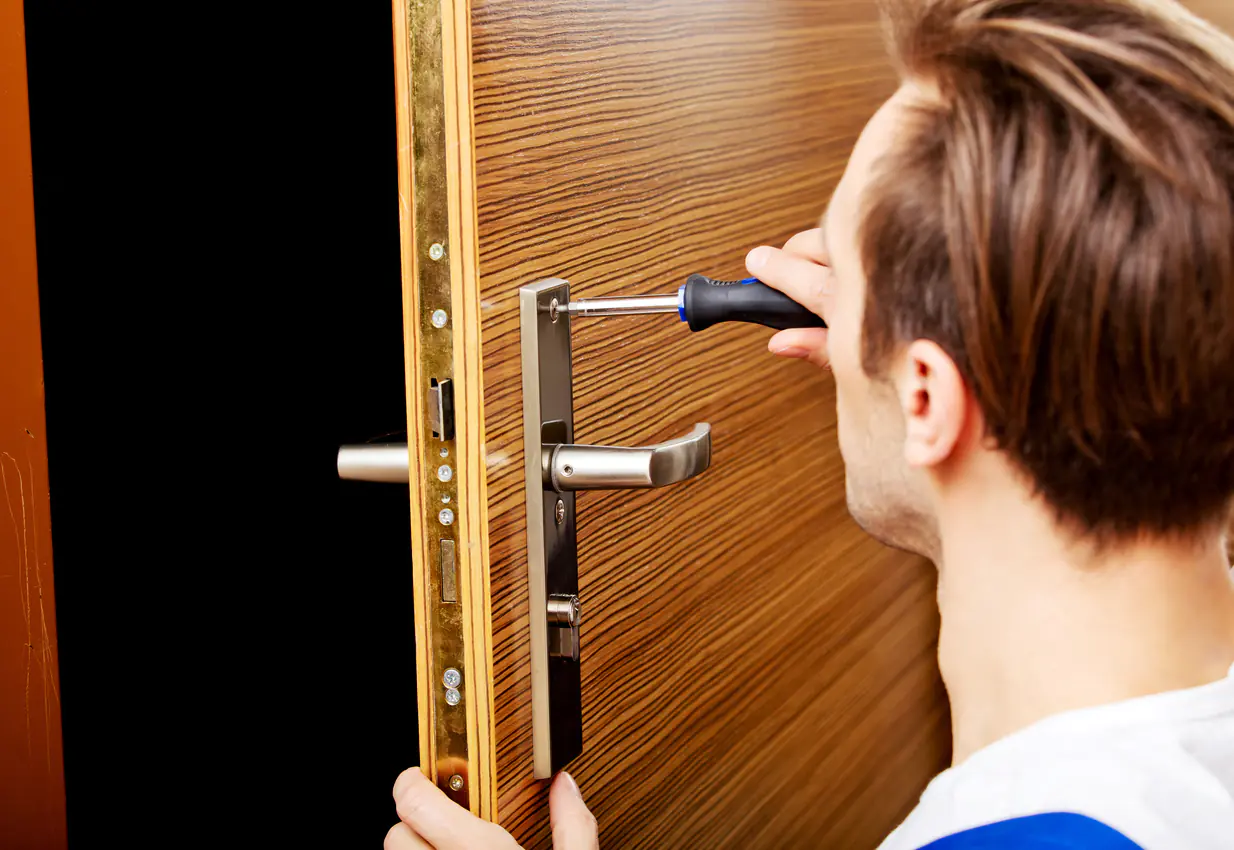 Qui doit changer la porte d'entrée locataire ou proprio ?