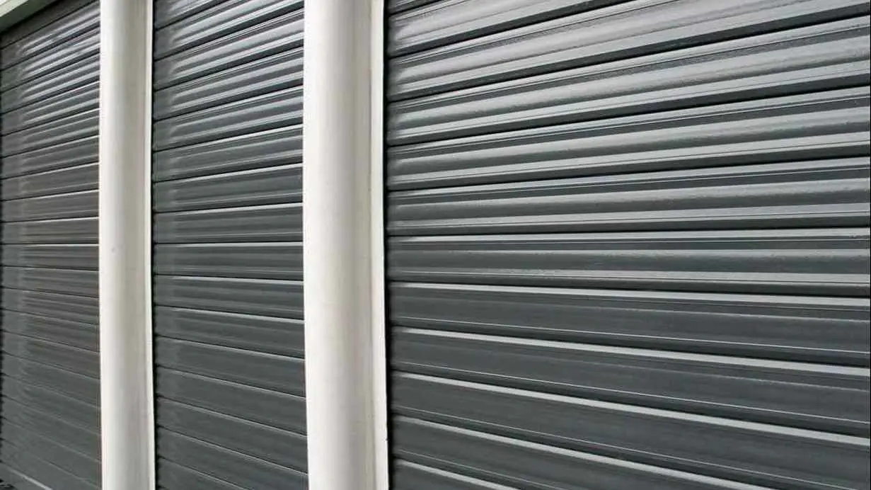 dépannage de rideaux métalliques à lames micro-perforées