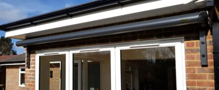 store banne manuel avec coffre