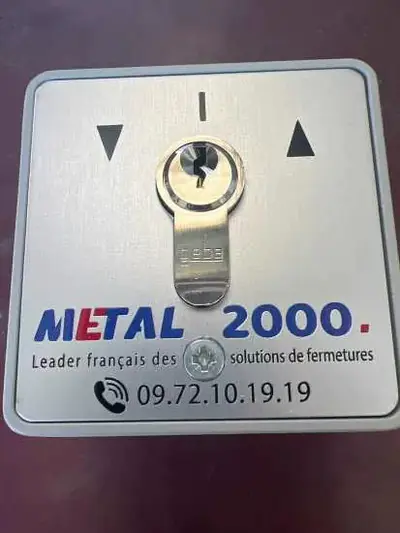 boitier à clé rideau metallique