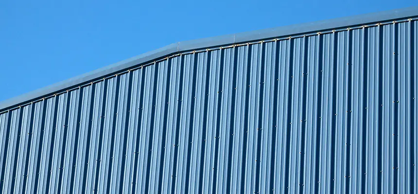 Préparation du bardage métallique pour la peinture