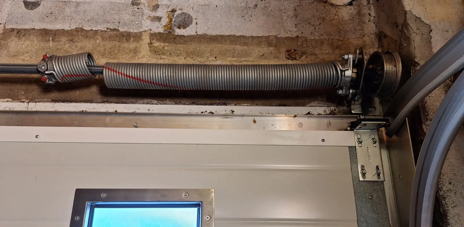 Les pannes les plus fréquentes d’une porte de garage sectionnelle
