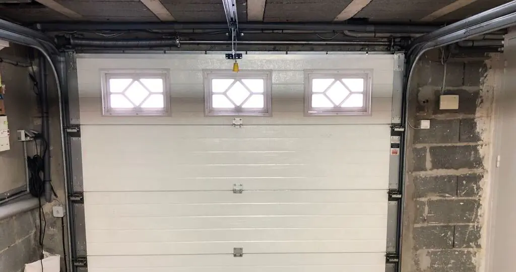 Réparation porte sectionnelle à Parmain