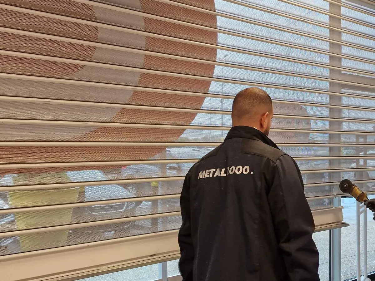installation rideau microperforée meze