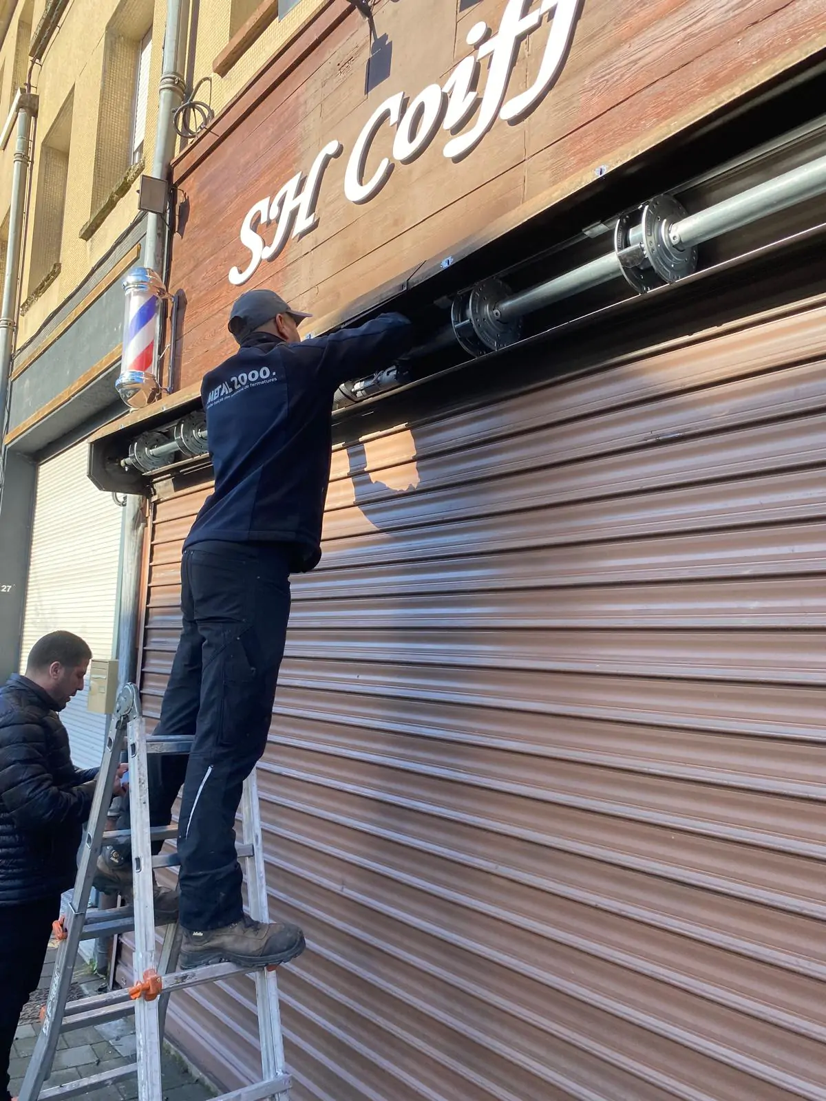 changement-axe-motorise-de-rideau-metallique