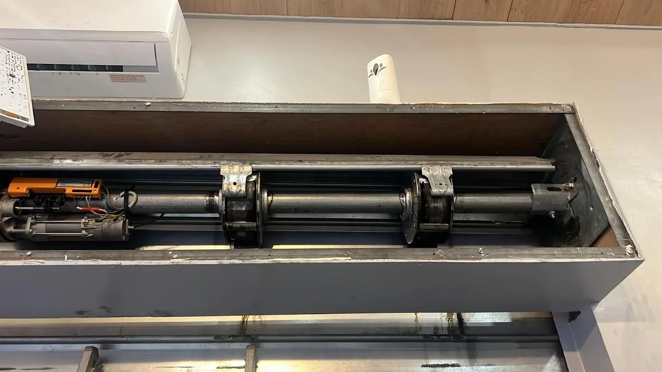 moteur rideau métallique installé