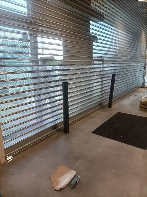 Installation rideau à lames microperforés La Rochelle