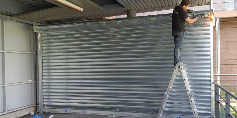 Dépannage d'un rideau métallique à lames pleines à Autun