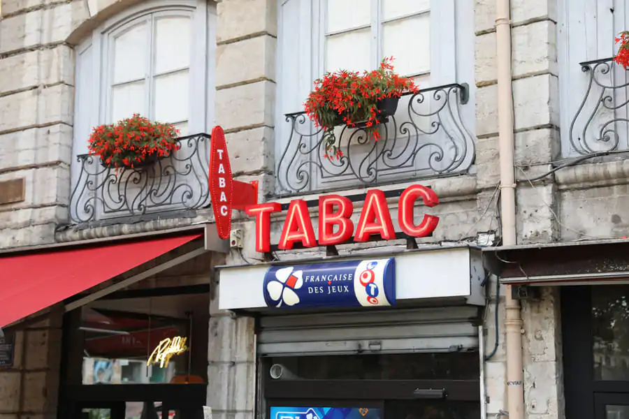 Entretien rideau métallique  pour bar à tabac à Marseille (13000)