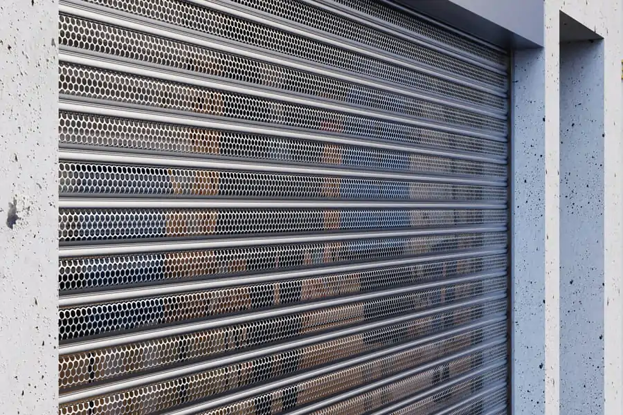 Entretien rideau métallique pour magasin à Marseille (13000)
