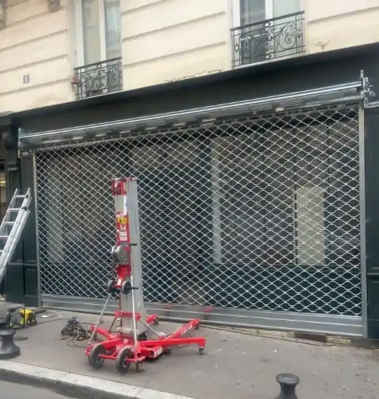 déblocage rideau métallique vitrine Menton