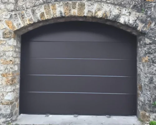 Dépannage de portes sectionnelles partout dans la Nièvre par l'équipe METAL 2000