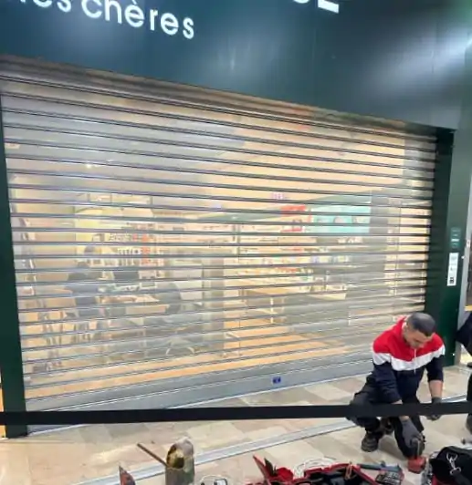 Installation rideau métallique microperforé Seraing