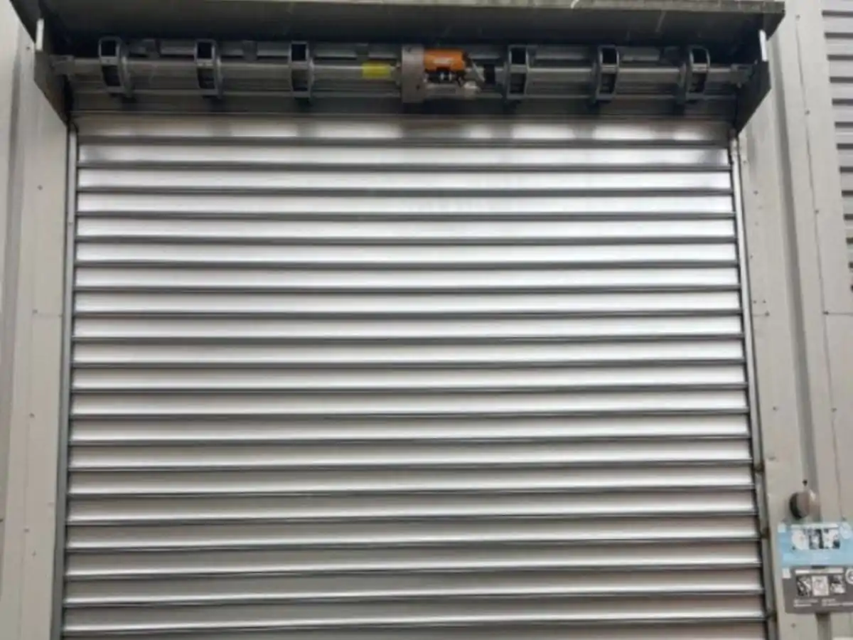 Installation rideau métallique motorisé Mouscron