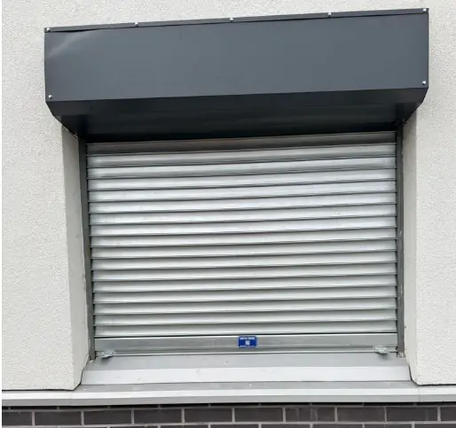 Installation rideau métalliques à lames pleines Mouscron