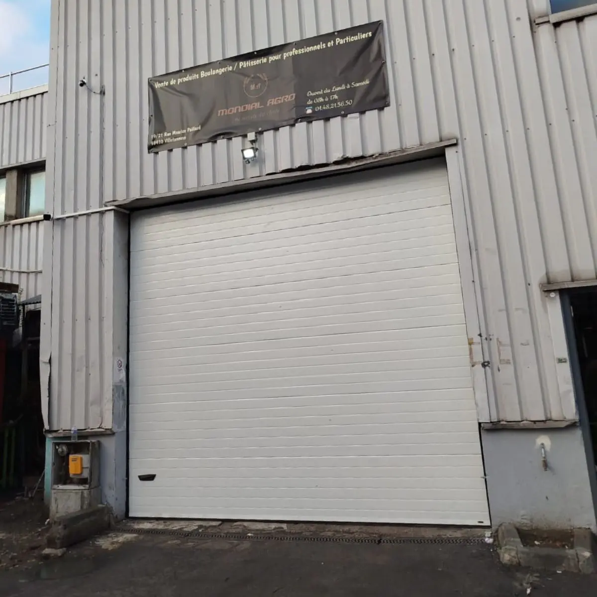 Automatisation porte sectionnelle industrielle Nanterre