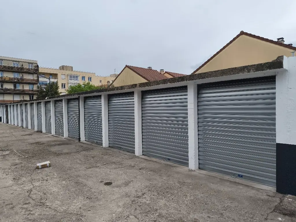 Réparation de fermetures industrielles à Besançon par METAL 2000