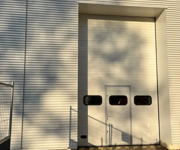Entretien porte industrielle avec portillon Saint-Denis