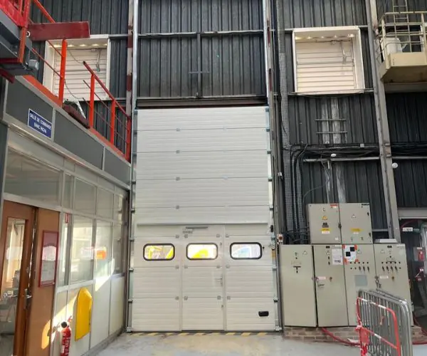 Mise en conformité portes industrielles Seine-Saint-Denis