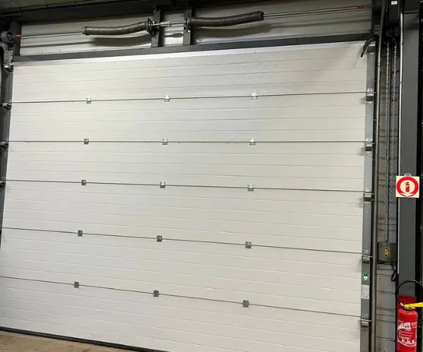 Réparation porte sectionnelle industrielle Neuilly-sur-Marne