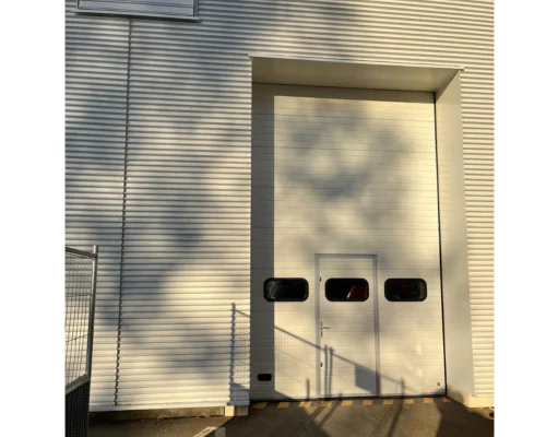 Réparation de portes industrielles sectionnelles à Créteil par l'équipe METAL 2000