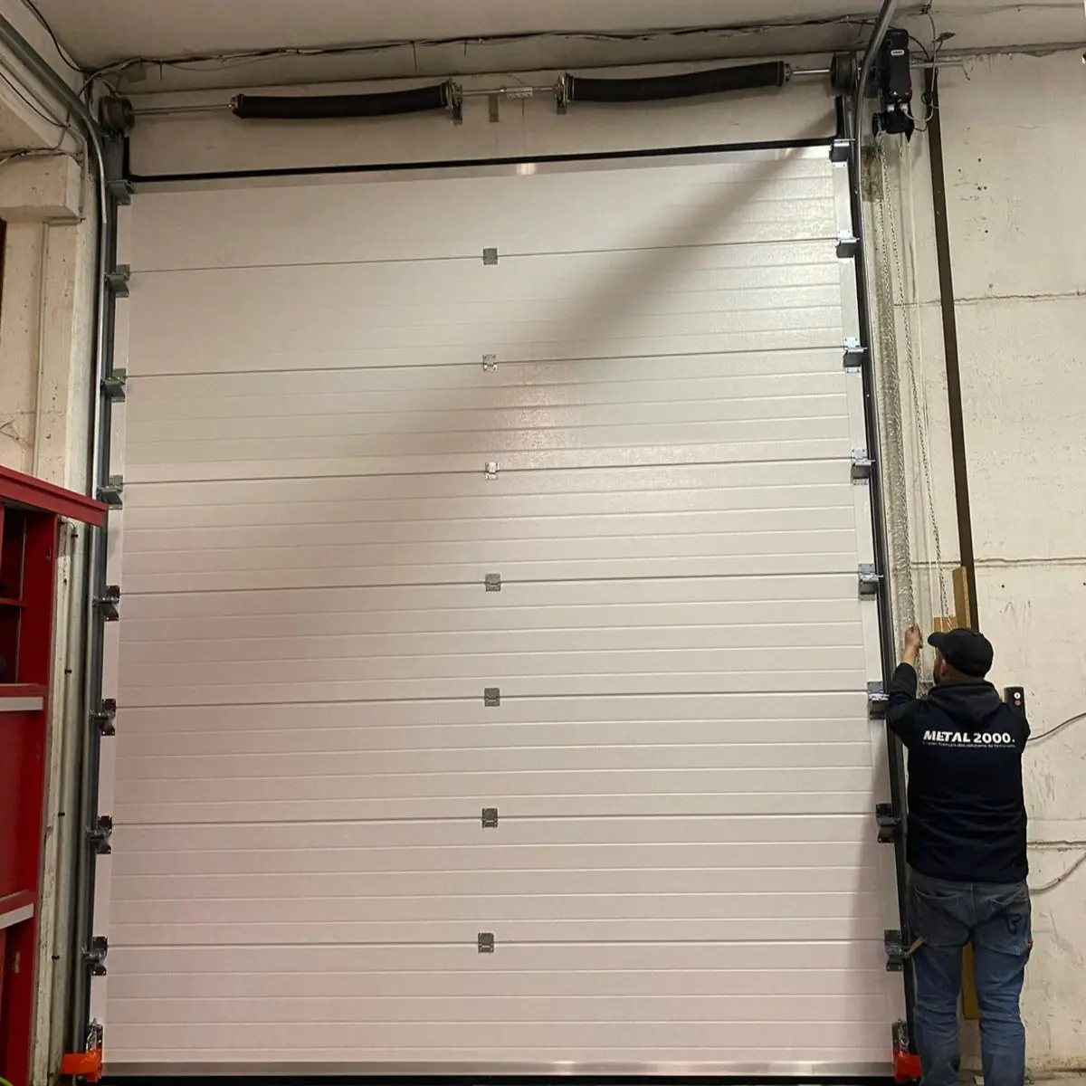 Changement câble cassé porte sectionnelle industrielle Caen