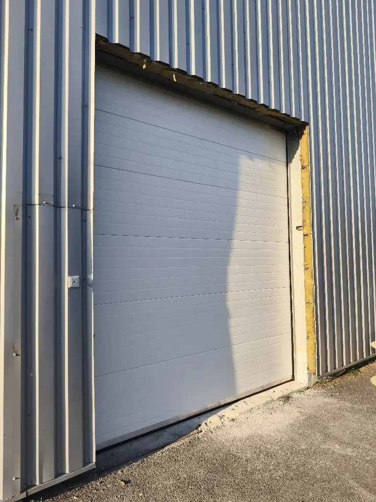 Dépannage porte industrielle Ain 01, service 24h7j