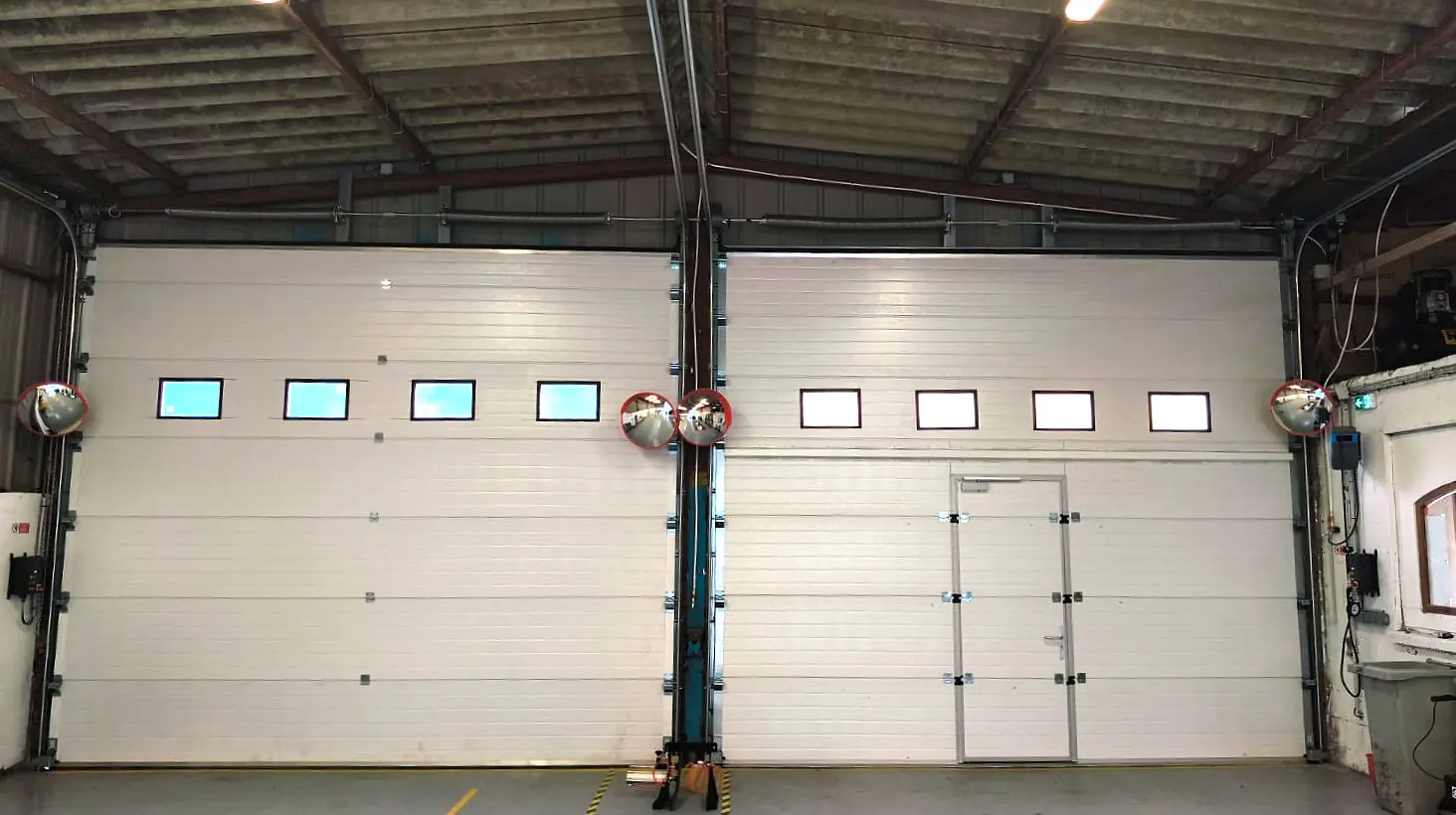 Entretien porte industrielle Sainte-Geneviève-des-Bois, maintenance par les spécialistes de METAL 2000