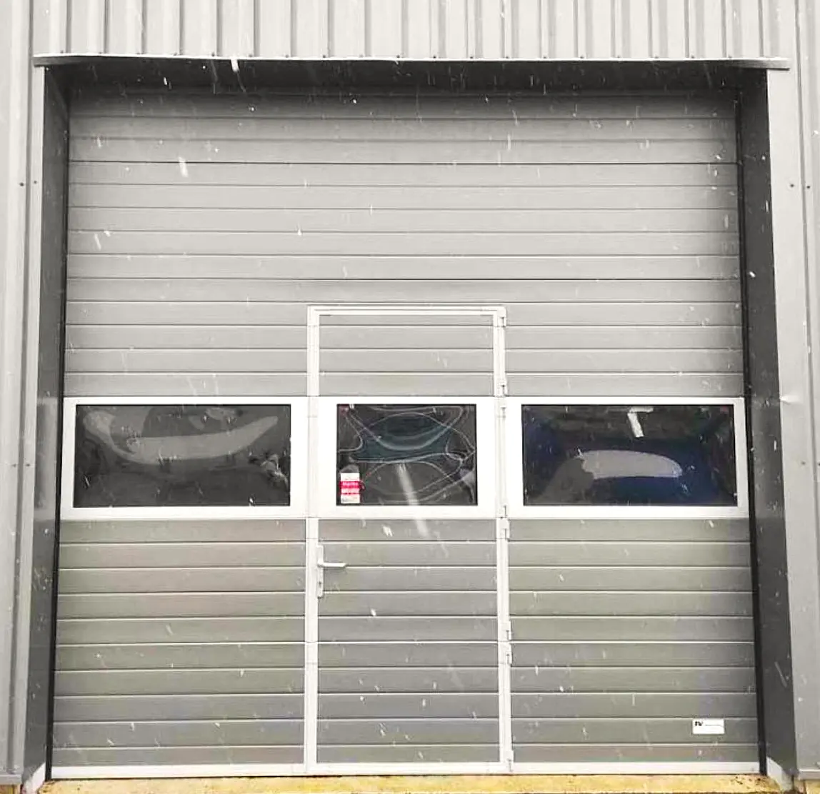 Remplacement et maintenance porte industrielle Ain 01