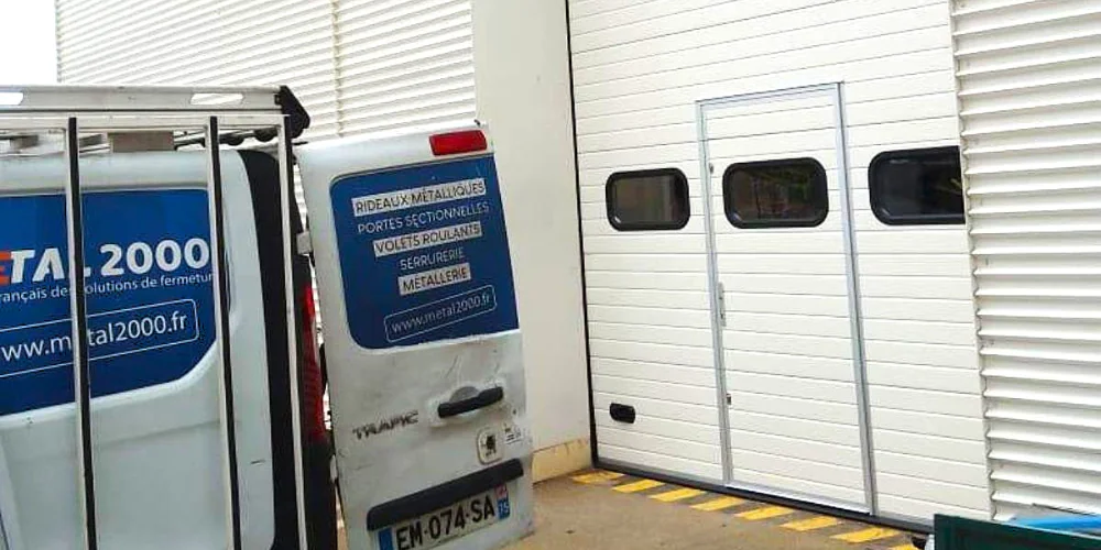 Réparation porte sectionnelle industrielle à Longueau