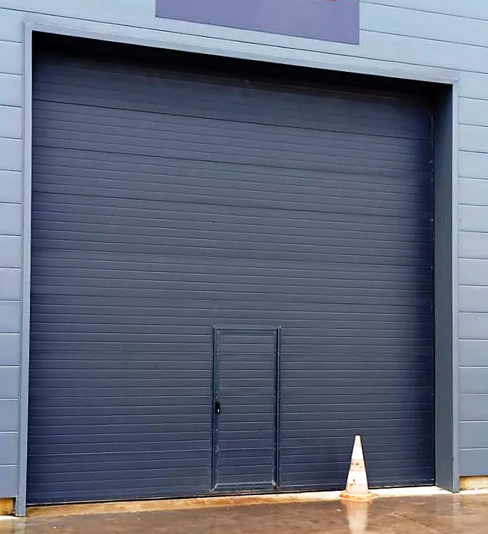 Maintenance porte sectionnelle industrielle Grenoble