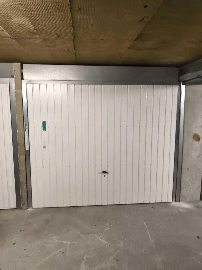 Réparation porte de garage basculante Yonne par l'équipe METAL 2000