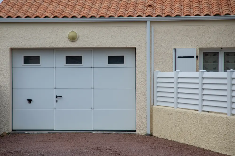 Réparation porte de garage Joigny par l'équipe METAL 2000