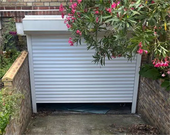 Réparation porte de garage enroulable Yonne par l'équipe METAL 2000