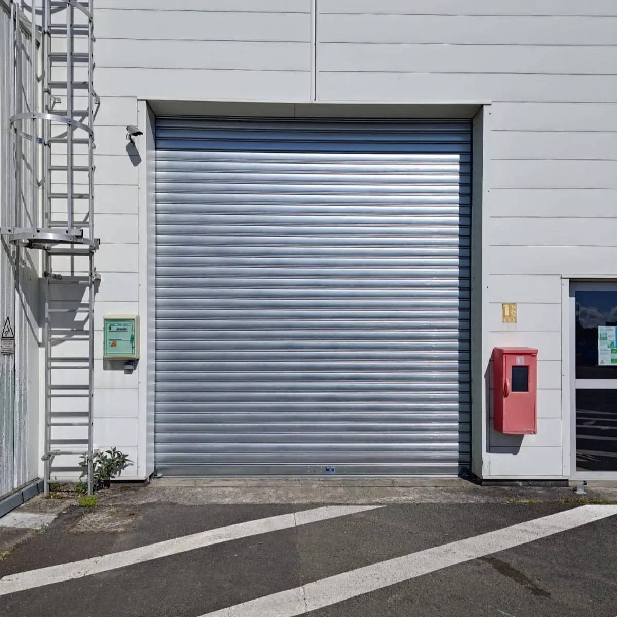 Réparation rideaux et grilles métalliques industriels à Jouy-le-Moutier 