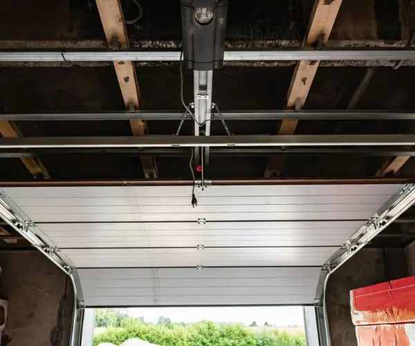 Mesure de sécurité porte de garage sectionnelle