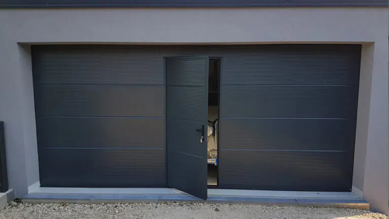 Porte de garage sectionnelle avec portillon Marsannay la Côte 