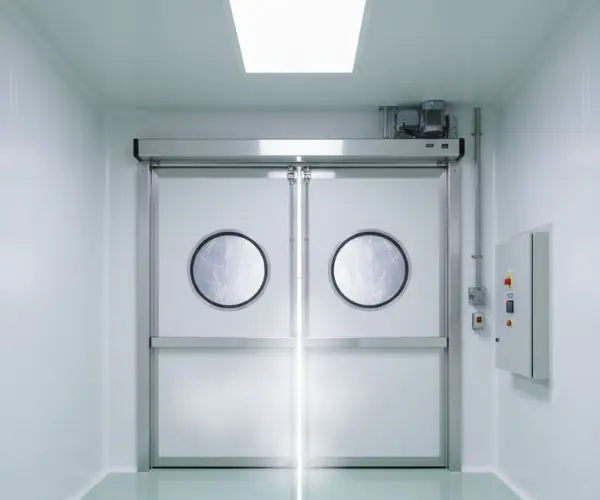 Porte battante industrielle pour entrepôt frigorifique