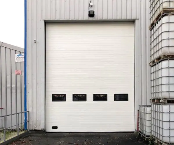 Porte sectionnelle industrielle isolée pour entrepôt frigorifique