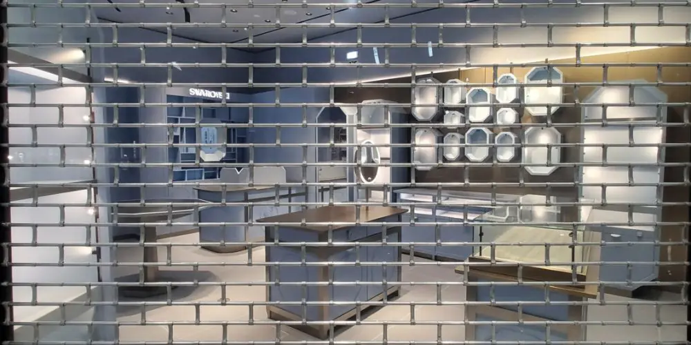 Protection vitrine bijouterie grille métallique roulante METAL 2000