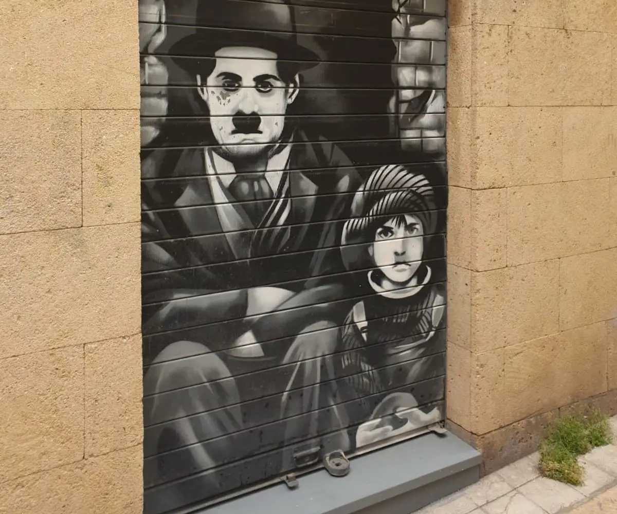 Street art sur les rideaux métalliques