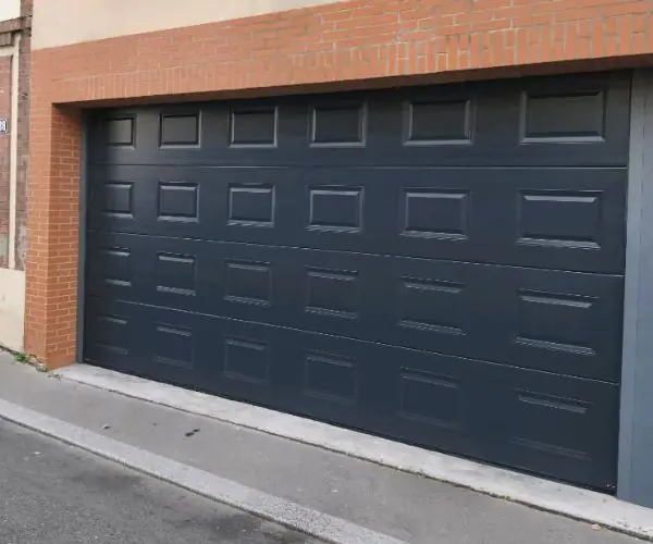 Comment ouvrir une porte de garage bloquée