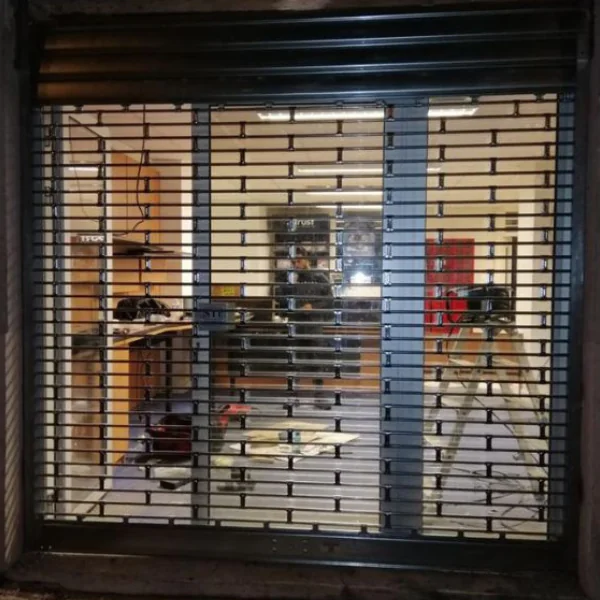 Grille bijoutier sur mesure fabriquée par METAL 2000