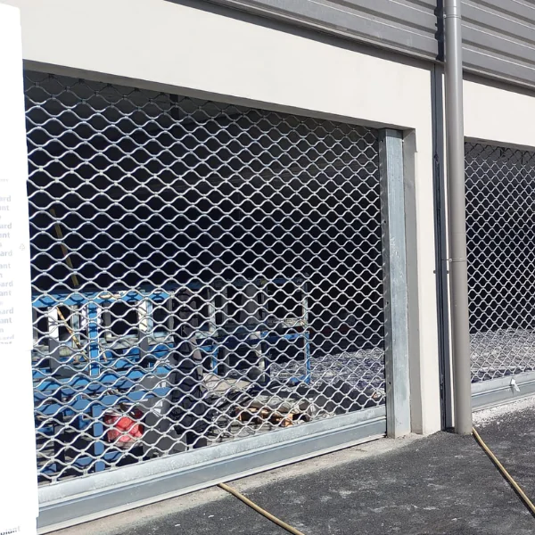 Grille métallique cobra à tubes ondulés sur mesure